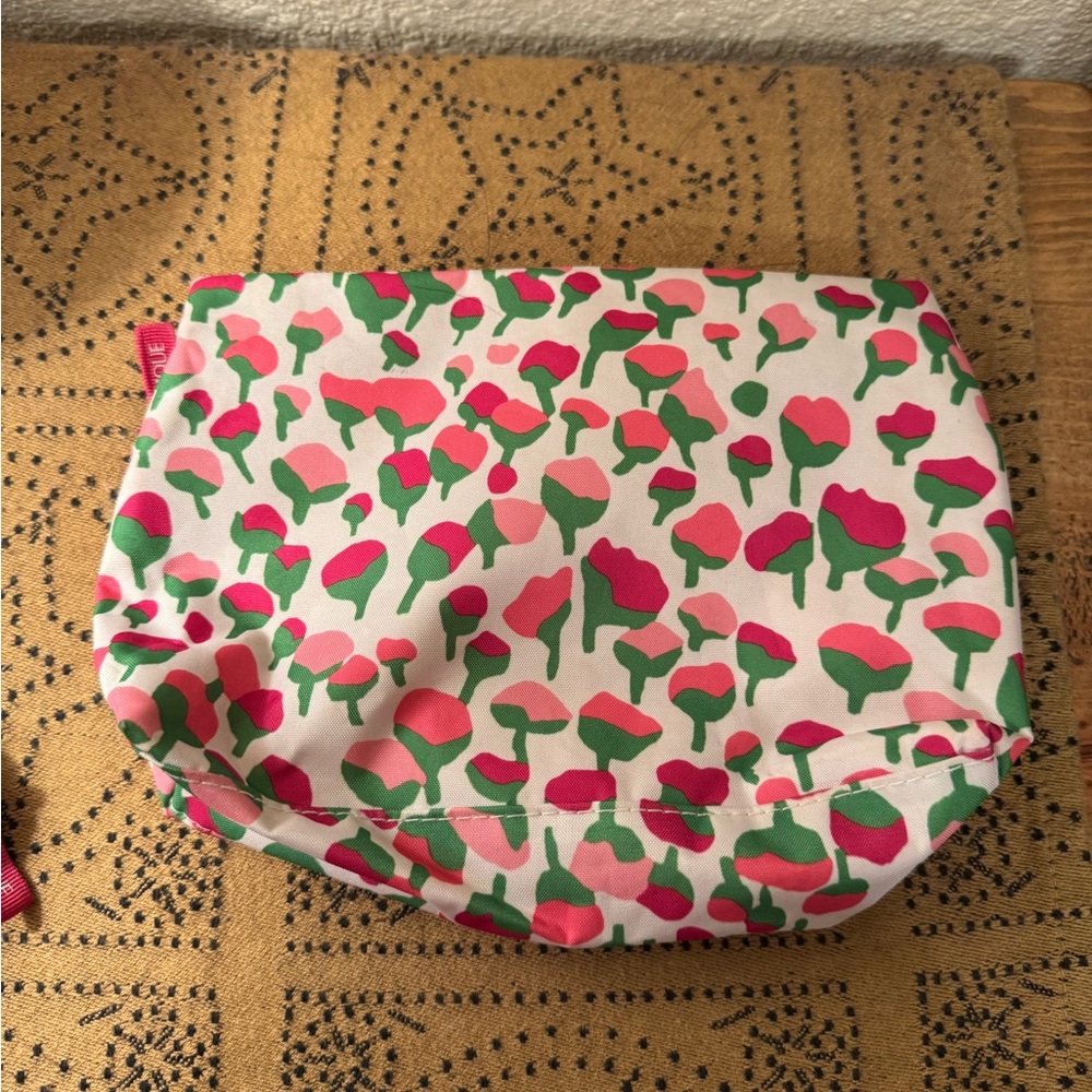 Clinique Vibrant Pink and Green Cosmetic Bag Set - Picture 3 of 5